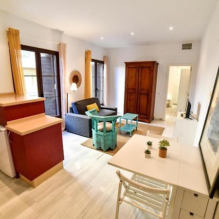 New! City Centre Apartment セビリア エクステリア 写真