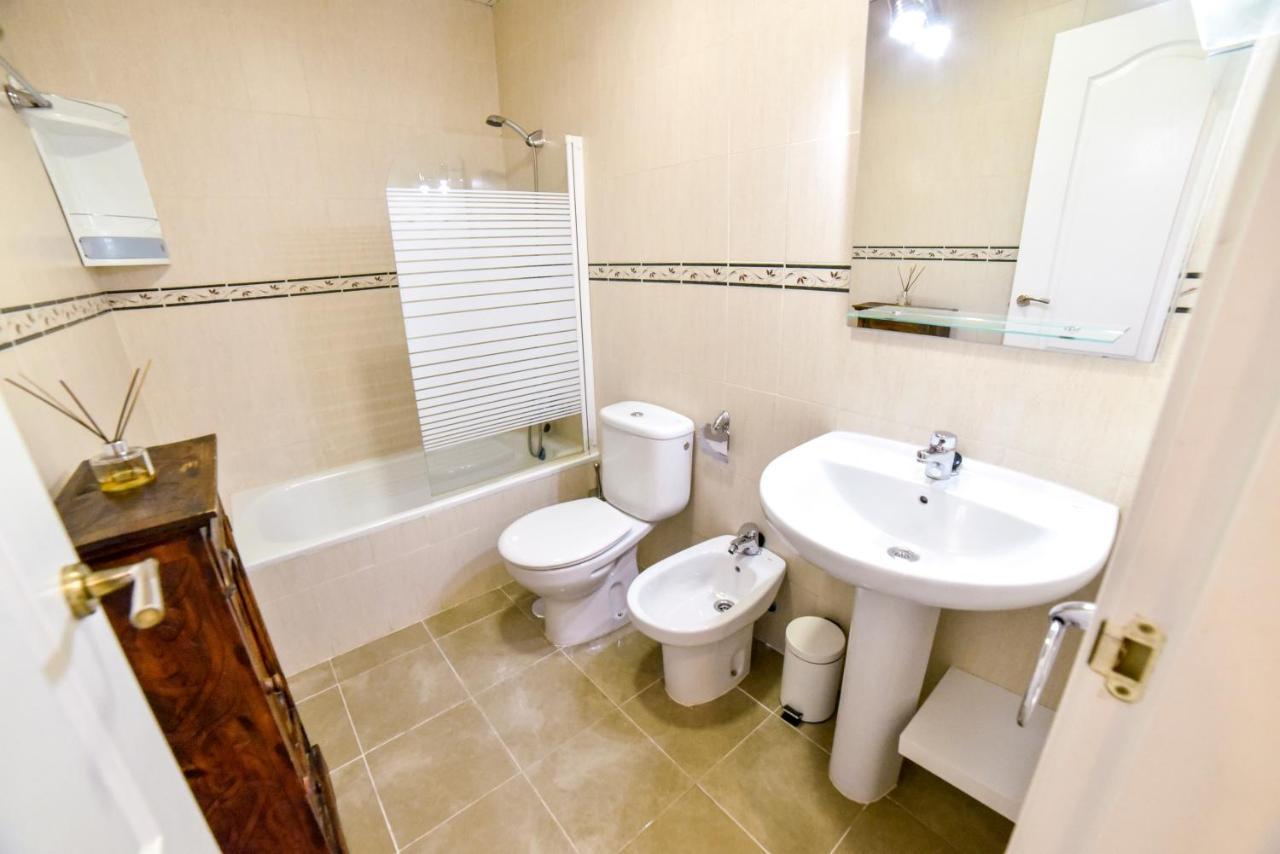 New! City Centre Apartment セビリア エクステリア 写真